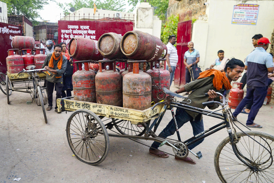 PNG introduced in Raiganj by officials of Hindustan Petroleum Corporation Limited 1773835762 cooking gas